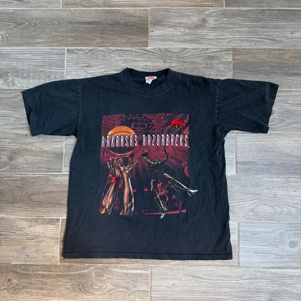 90s Arkansas Razorbacks Basketball T-Shirt size L